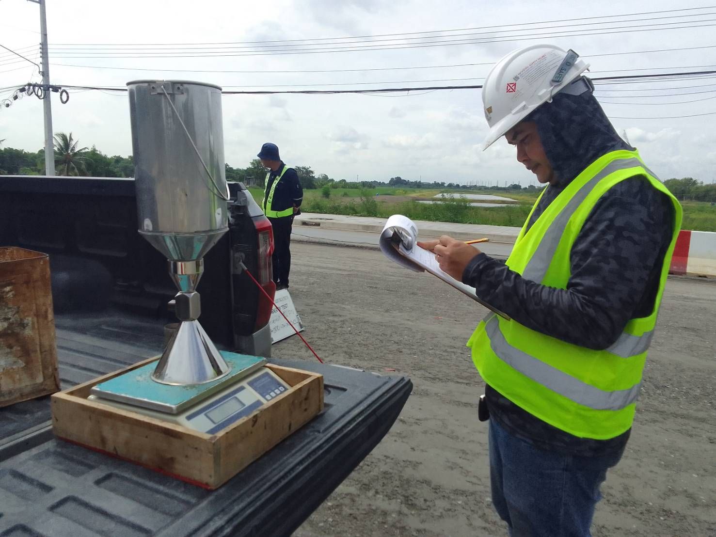 ทดสอบ field density test งานหินคลุกผสมซีเมนต์