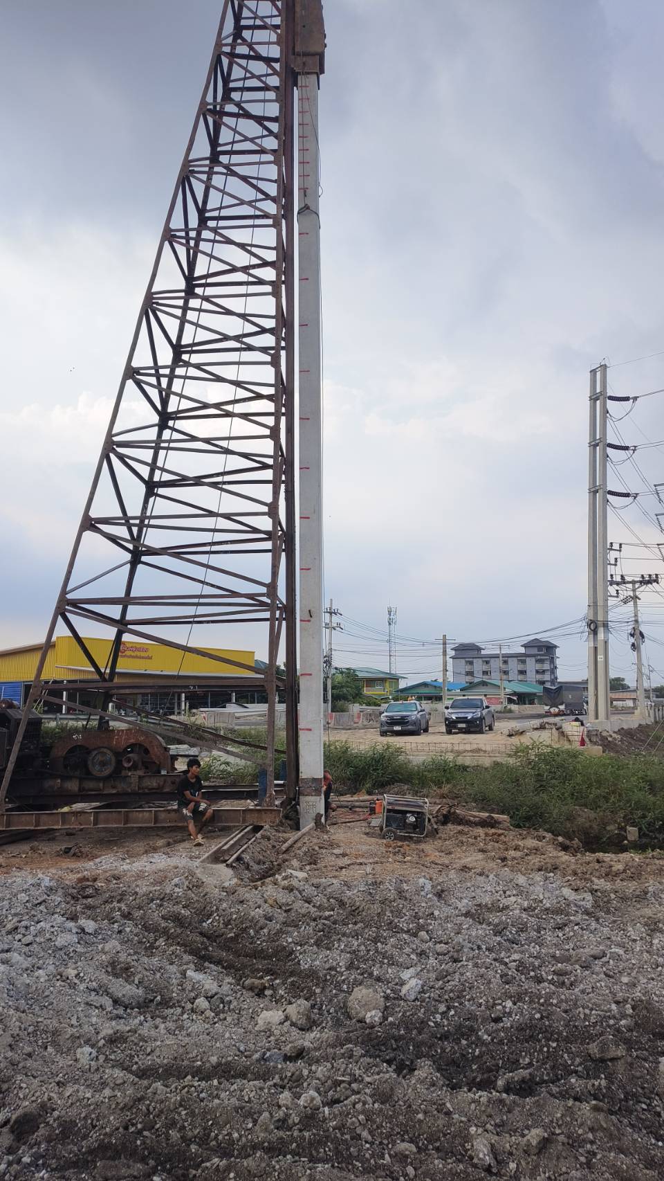 งานตอกเสาเข็มคอนกรีตเสริมเหล็กขนาด 0.40×0.40×30 เมตร